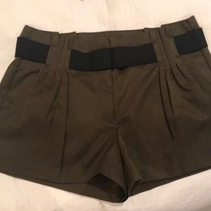 Jennifer Lopez for Kohl’s army green shorts! 8